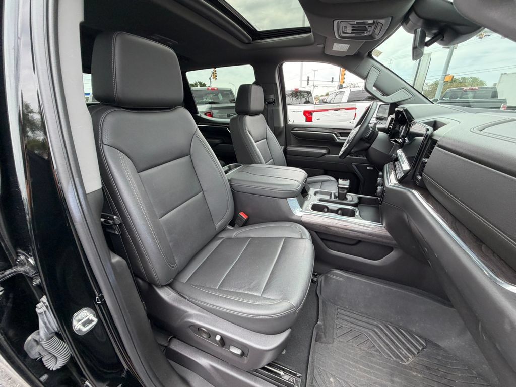 Certified 2024 Chevrolet Silverado 1500 LTZ AWD/4WD image 18