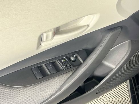 Used 2025 Toyota Corolla LE FWD image 12