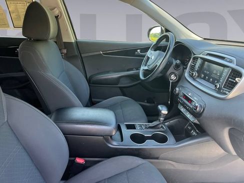 Used 2019 Kia Sorento AWD w/ LX Convenience Package image 17
