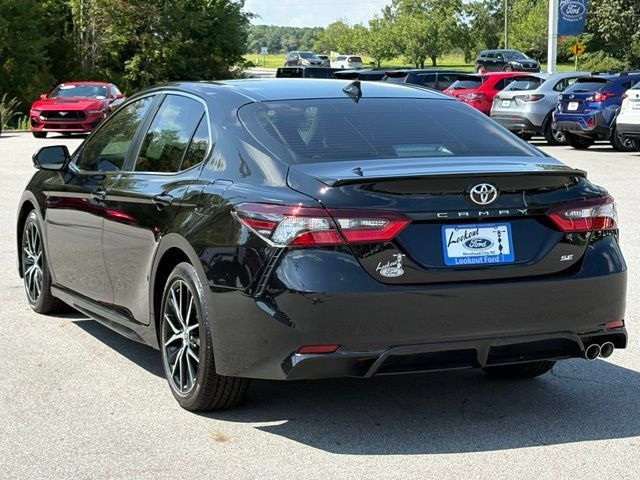 Used 2022 Toyota Camry SE FWD image 3