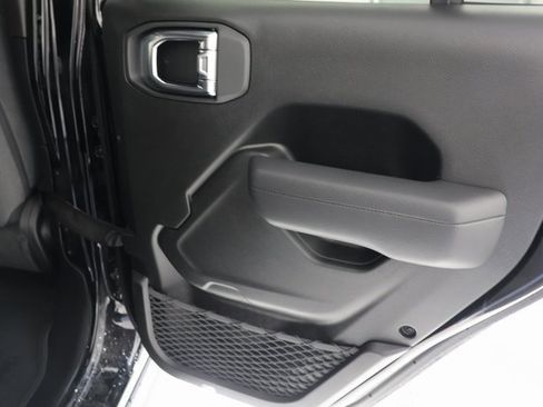 Used 2025 Jeep Wrangler Willys image 26