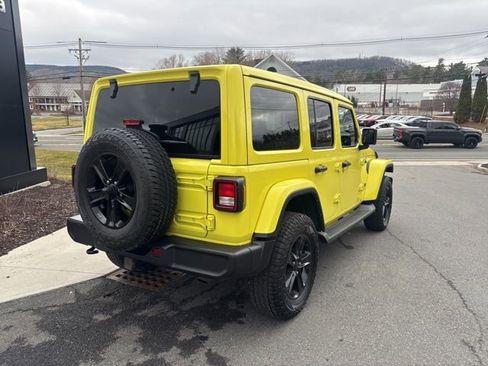 Used 2022 Jeep Wrangler Unlimited Sahara AWD/4WD image 17