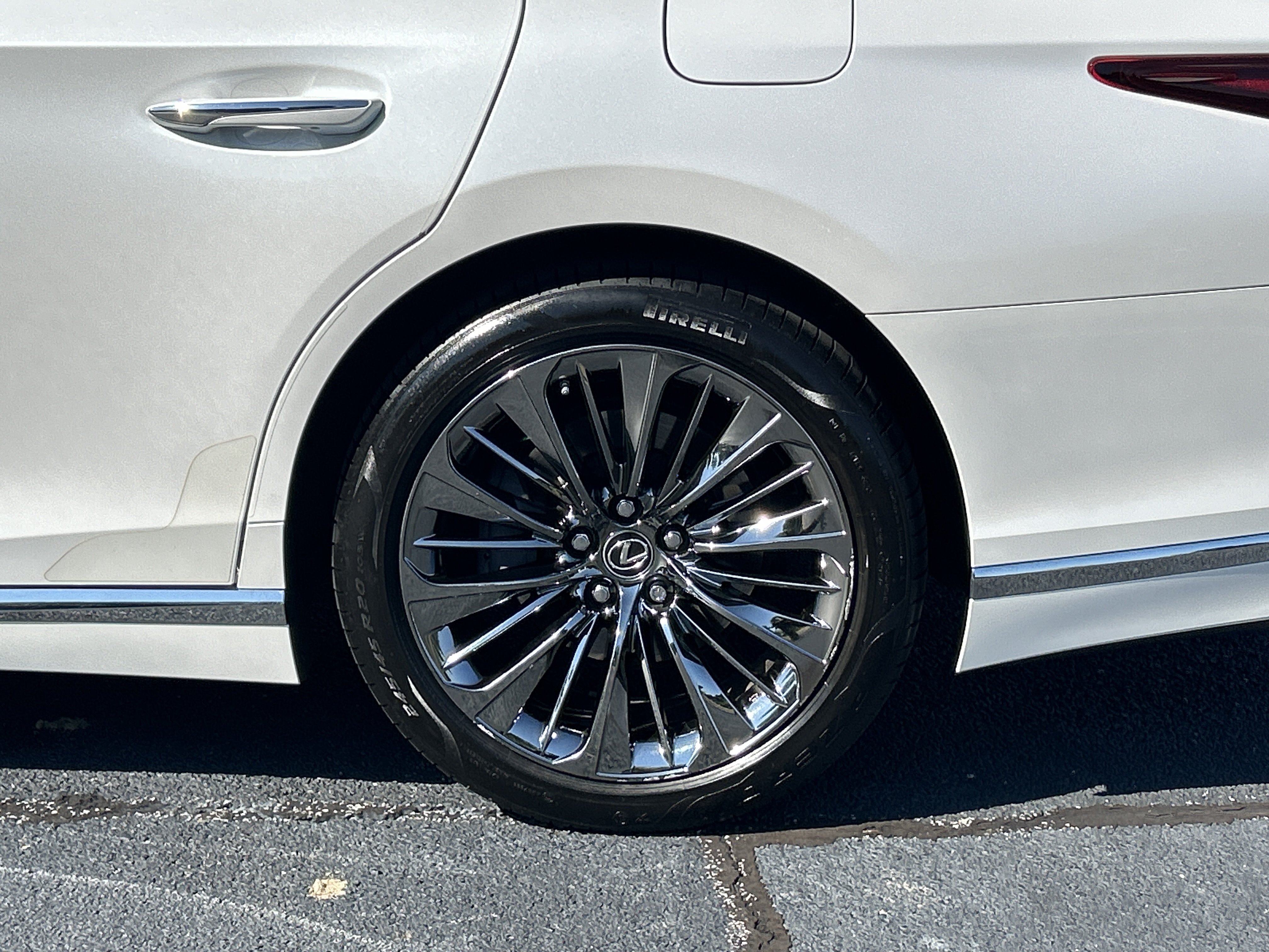 Used 2018 Lexus LS 500 w/ Interior Upgrade Package RWD image 35