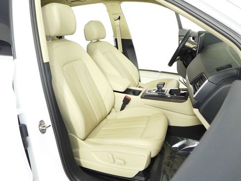 Used 2023 Audi Q5 2.0T Premium w/ Convenience Package image 19