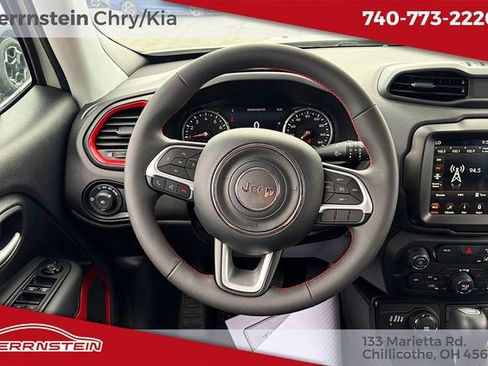 Used 2023 Jeep Renegade Latitude AWD/4WD image 7