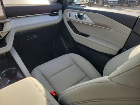 New 2026 Ford Explorer Active w/ Active Comfort Package image 16