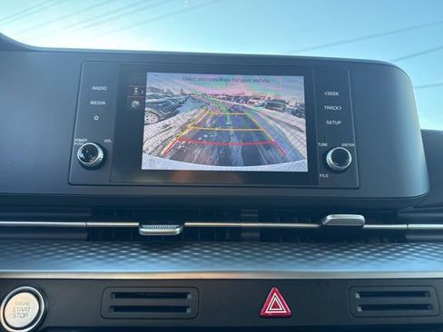 Used 2024 Kia Carnival LX image 27