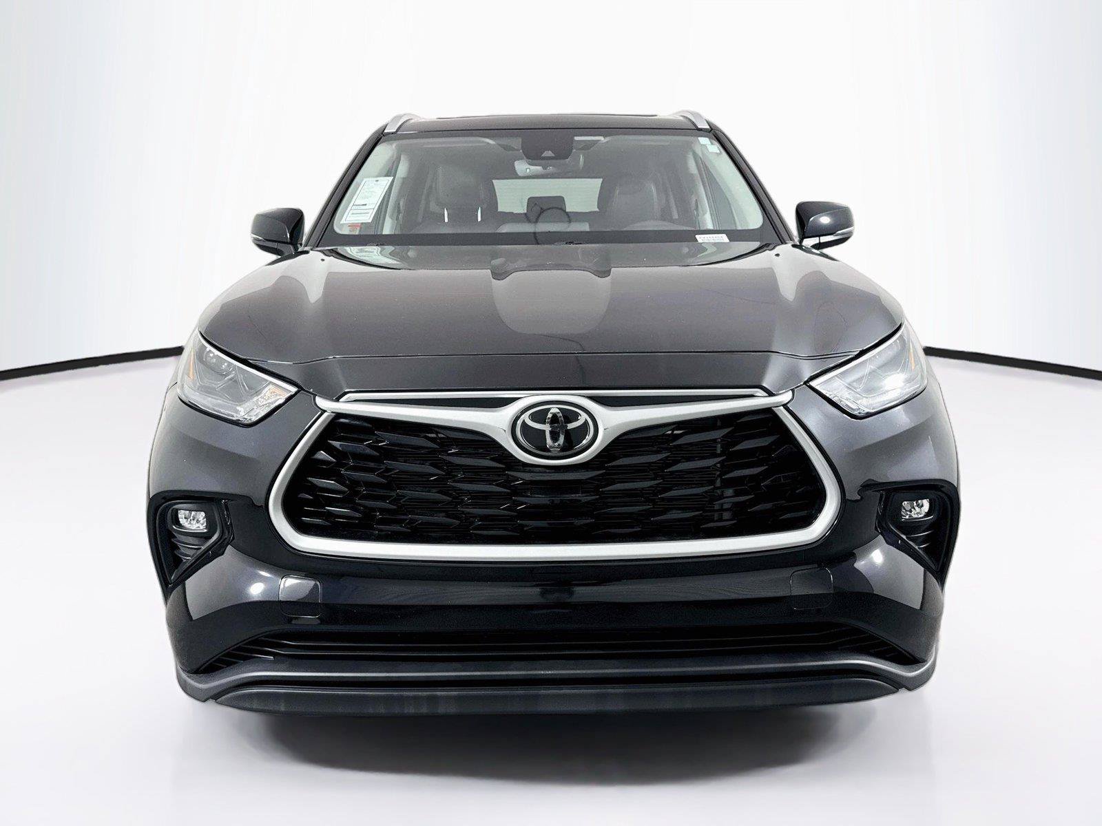 Used 2022 Toyota Highlander XLE AWD/4WD image 8