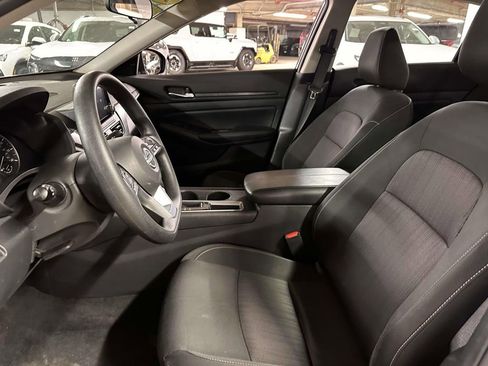 Used 2025 Nissan Altima 2.5 SV image 13