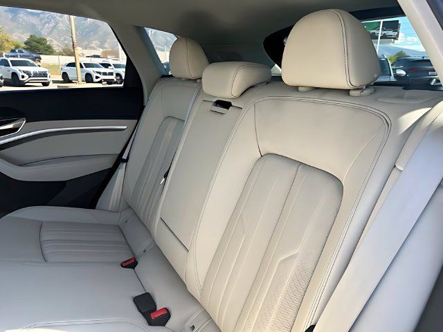Used 2024 Audi Q8 e-tron Premium Plus AWD/4WD image 20