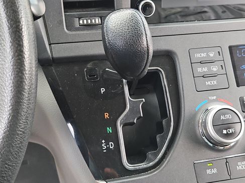 Used 2020 Toyota Sienna L FWD image 20