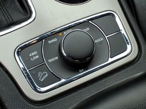 Used 2022 Jeep Grand Cherokee Laredo X AWD/4WD image 22