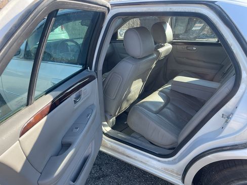 Used 2011 Cadillac DTS Premium image 10