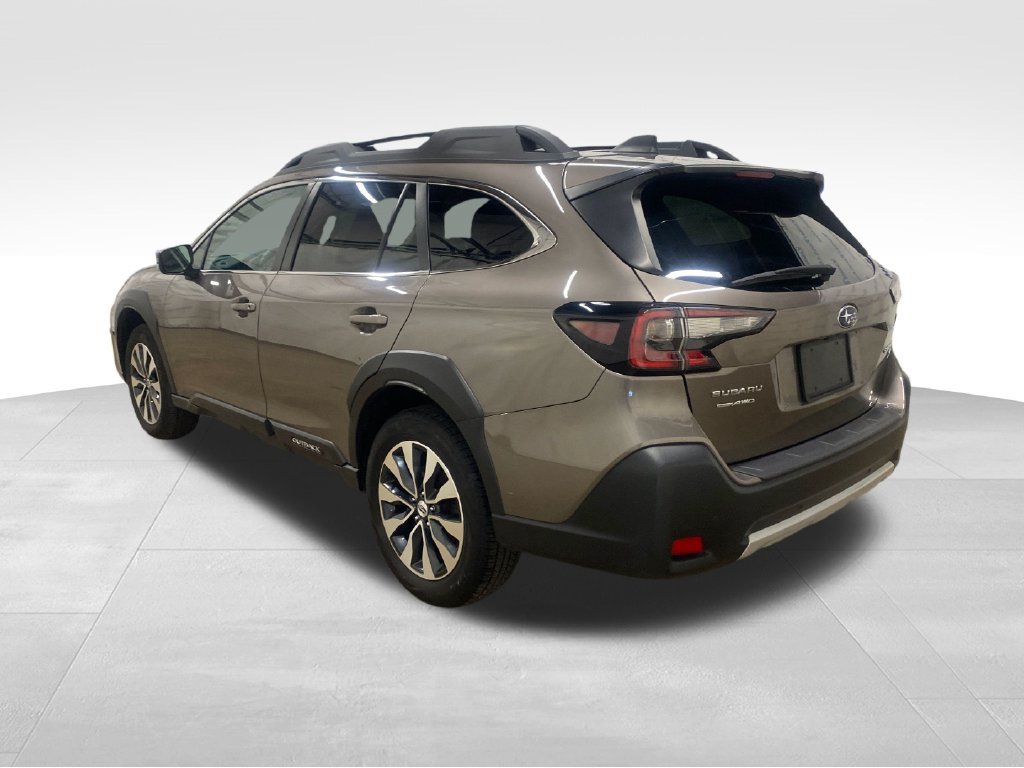 Used 2023 Subaru Outback Limited XT AWD/4WD image 2