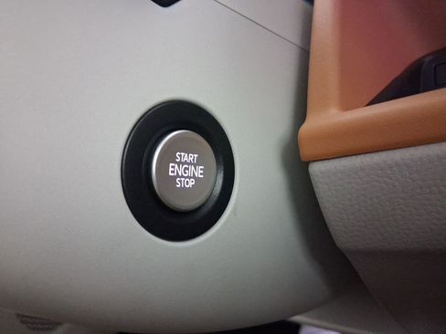 Used 2025 Volkswagen ID. Buzz 1st Edition image 21