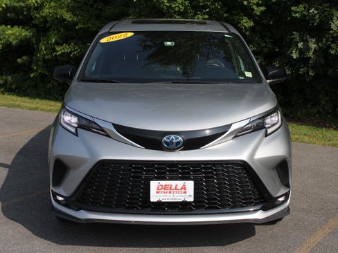 Used 2022 Toyota Sienna XSE w/ XSE Plus Package AWD/4WD image 2