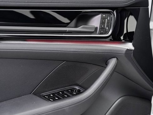 Used 2025 Porsche Panamera 4 image 8