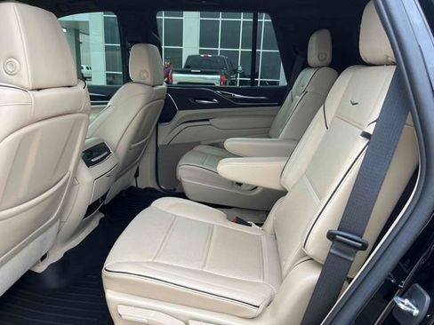 Used 2023 Cadillac Escalade Premium Luxury image 19