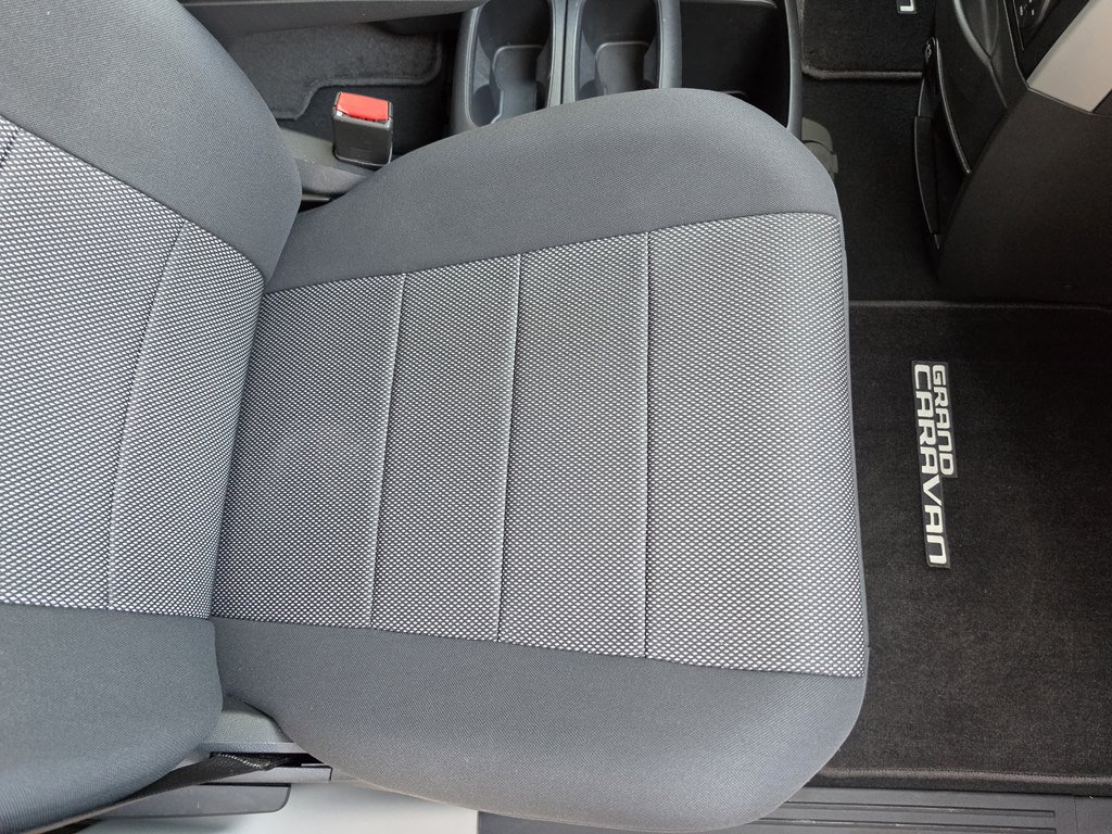 Used 2009 Dodge Grand Caravan SXT w/ Entertainment Group 2 FWD image 26