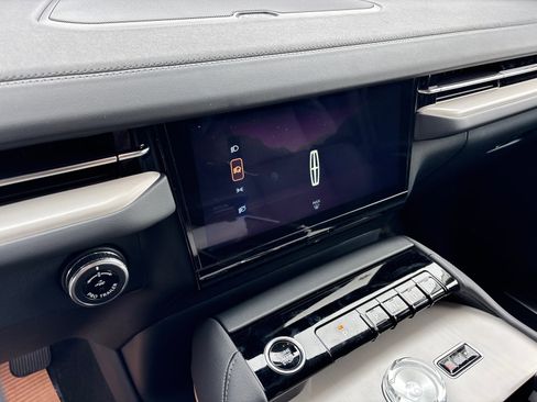 New 2026 Lincoln Navigator Premiere AWD/4WD image 21