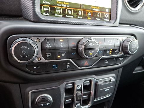 Used 2023 Jeep Wrangler Sahara w/ Cold Weather Group image 15