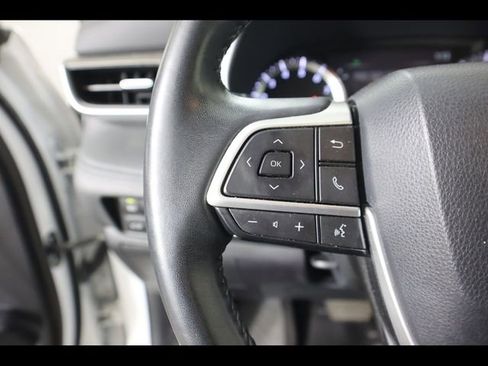 Used 2023 Toyota Highlander XLE AWD/4WD image 22