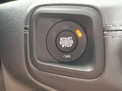 New 2025 Jeep Gladiator Sport image 33