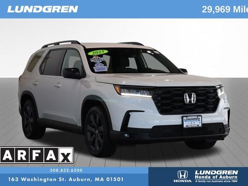 Used 2025 Honda Pilot Sport image 1
