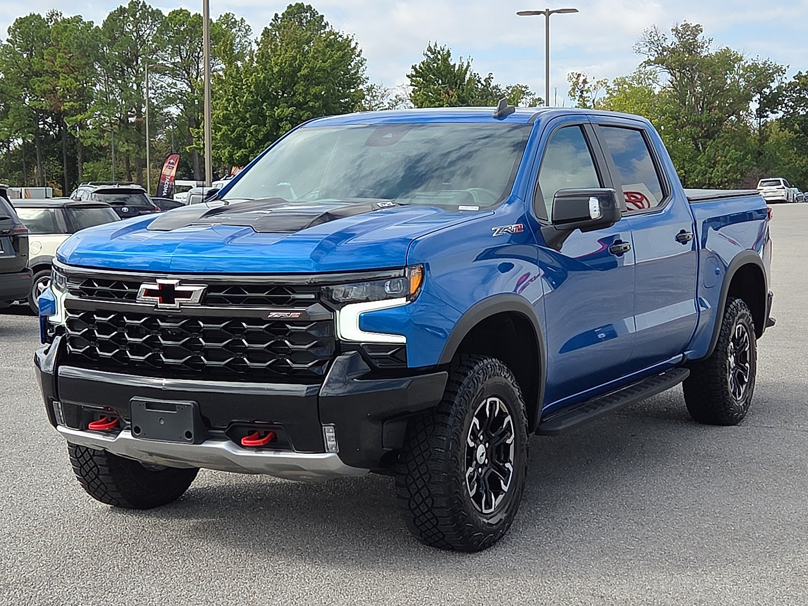 Used 2023 Chevrolet Silverado 1500 ZR2 w/ Technology Package AWD/4WD image 2