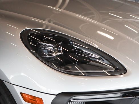 Certified 2024 Porsche Macan GTS AWD/4WD image 29