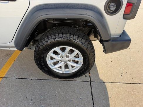 Used 2023 Jeep Wrangler Unlimited Sport AWD/4WD image 5