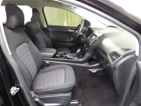 Used 2017 Ford Edge SE image 22