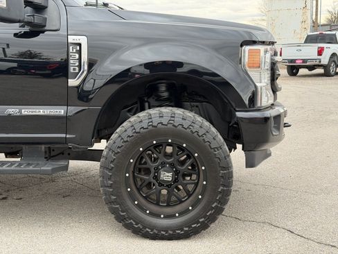 Used 2022 Ford F350 XLT w/ Black Appearance Package image 4