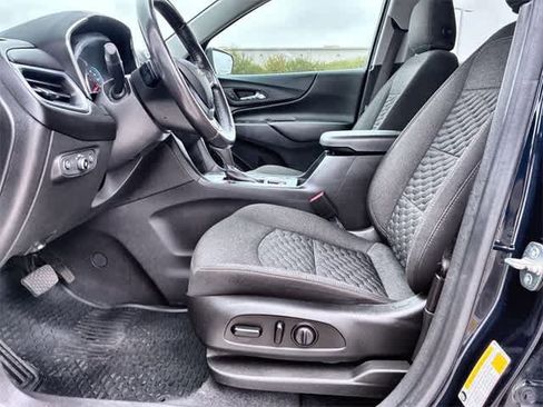 Used 2021 Chevrolet Equinox LT w/ Driver Convenience Package image 18