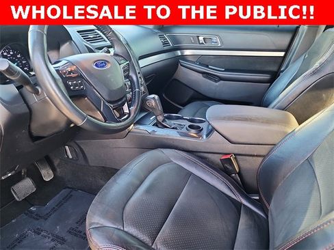 Used 2018 Ford Explorer XLT w/ Equipment Group 202A image 12
