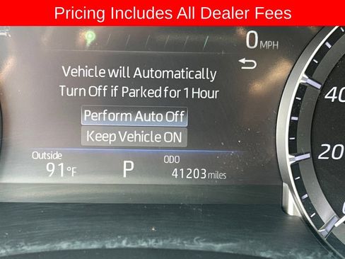 Used 2024 Toyota Highlander XLE FWD image 11