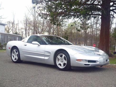 Used 1999 Chevrolet Corvette Coupe w/ Performance Handling Pkg image 7
