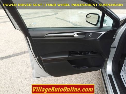 Used 2015 Ford Fusion SE image 11