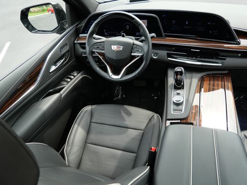 Certified 2023 Cadillac Escalade ESV Premium Luxury w/ Performance Package AWD/4WD image 7