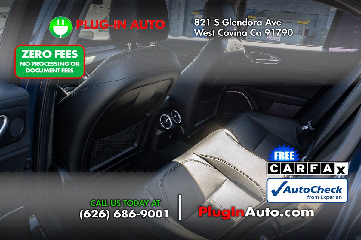 Used 2019 Alfa Romeo Giulia w/ Quick Order Package 22K Sport RWD image 12