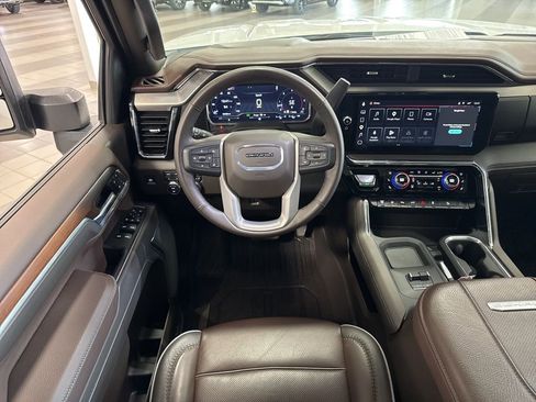 Used 2025 GMC Sierra 3500 Denali w/ Technology Package AWD/4WD image 14