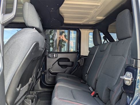 Used 2025 Jeep Wrangler Unlimited Rubicon w/ XTREMEE 35" Tire Package image 16