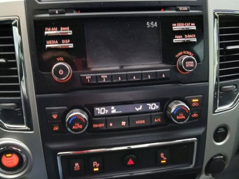 Used 2017 Nissan Titan SV image 16