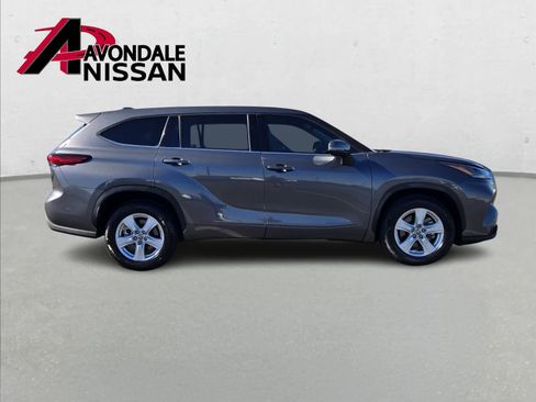 Used 2021 Toyota Highlander LE image 8