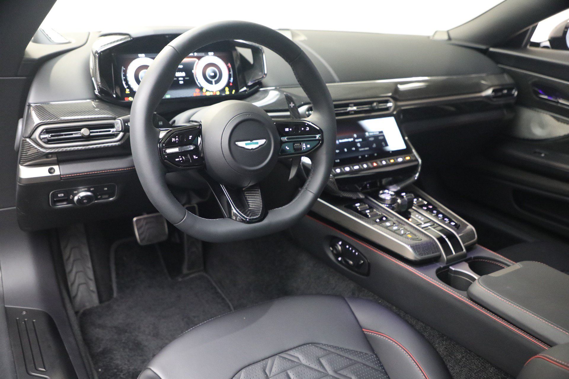 Used 2026 Aston Martin Vanquish RWD image 16