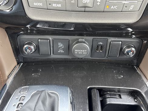 Used 2020 Nissan Armada Platinum w/ Platinum Reserve Package image 31