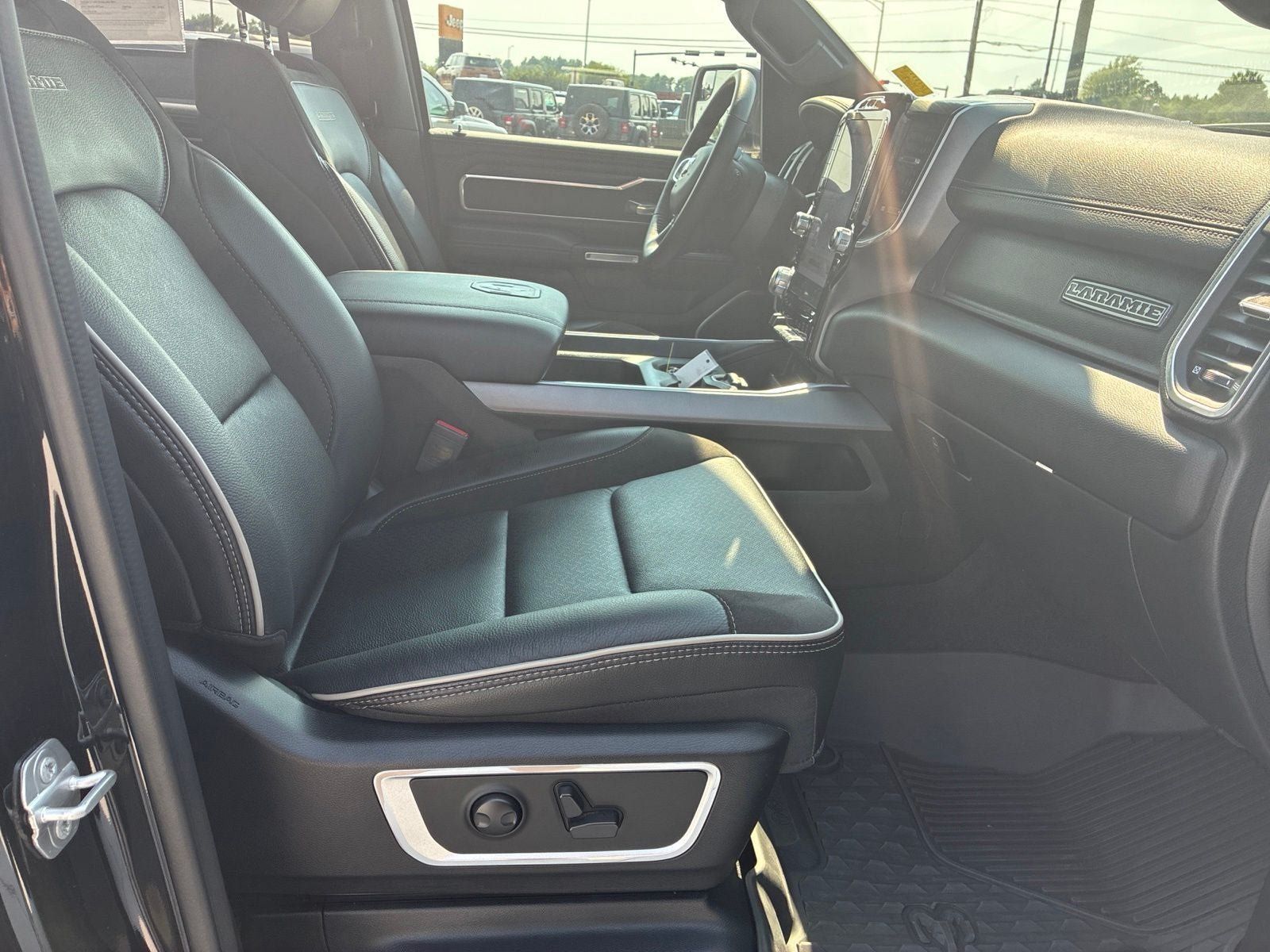 Used 2023 RAM 1500 Laramie AWD/4WD image 19