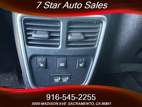 Used 2017 Chrysler 300 C image 17