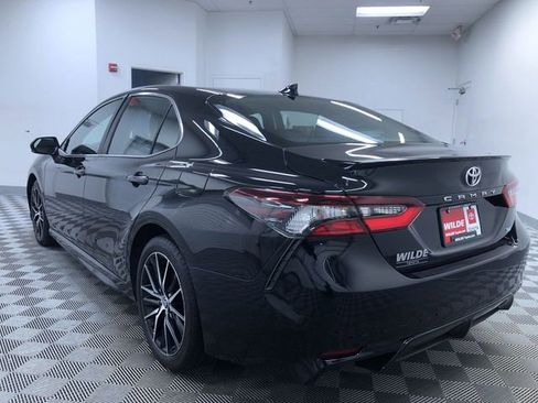 Used 2023 Toyota Camry SE image 5