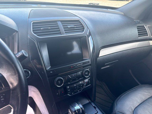 Used 2018 Ford Explorer XLT w/ Equipment Group 202A AWD/4WD image 30